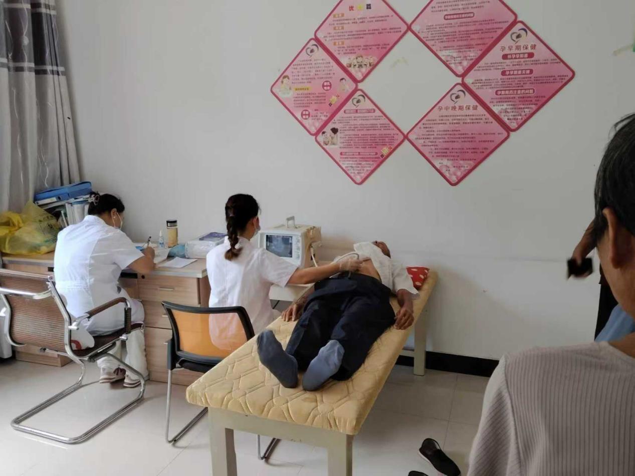 东至县官港镇开展65岁老年人免费健康体检活动