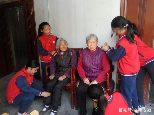 定格尊老敬老瞬间，照片里的温暖故事与深情画面