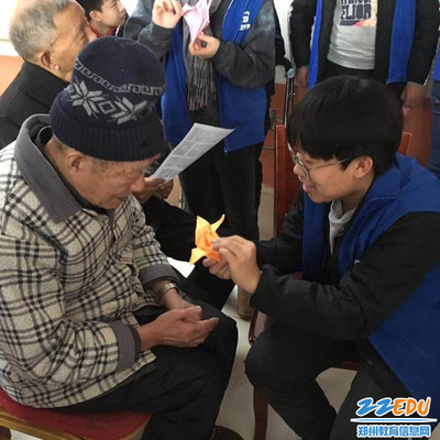 同学们前往敬老院奉献爱心与温暖