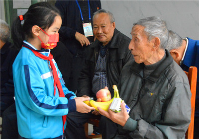 尊老敬老情暖夕阳，共筑美好传承中华美德在敬老活动中发言